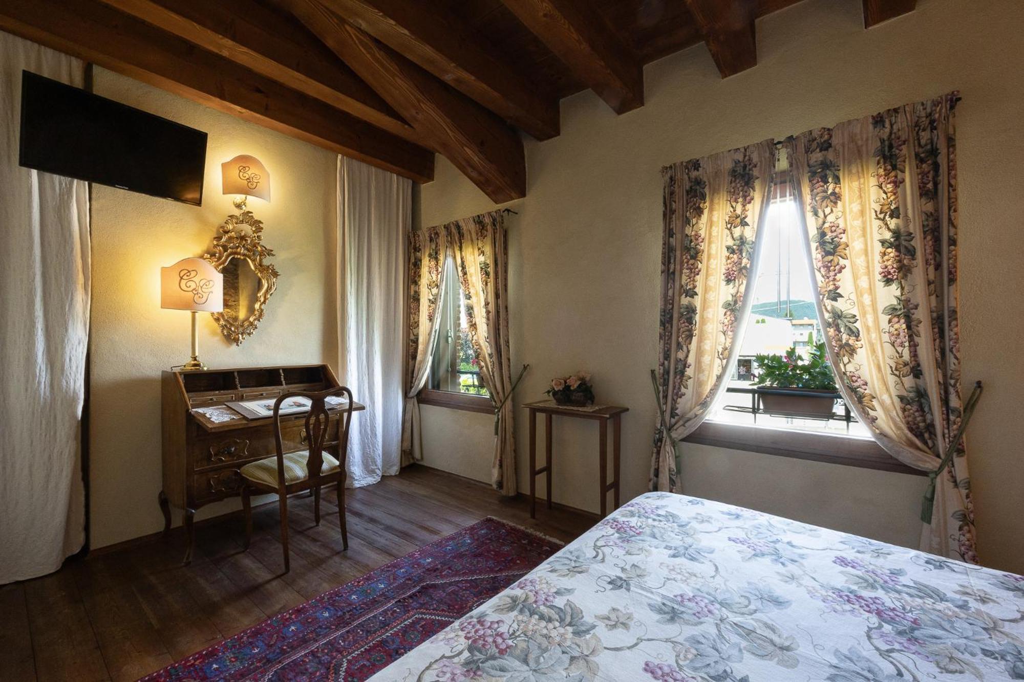 Locanda La Corte Dei Galli Carre Екстер'єр фото