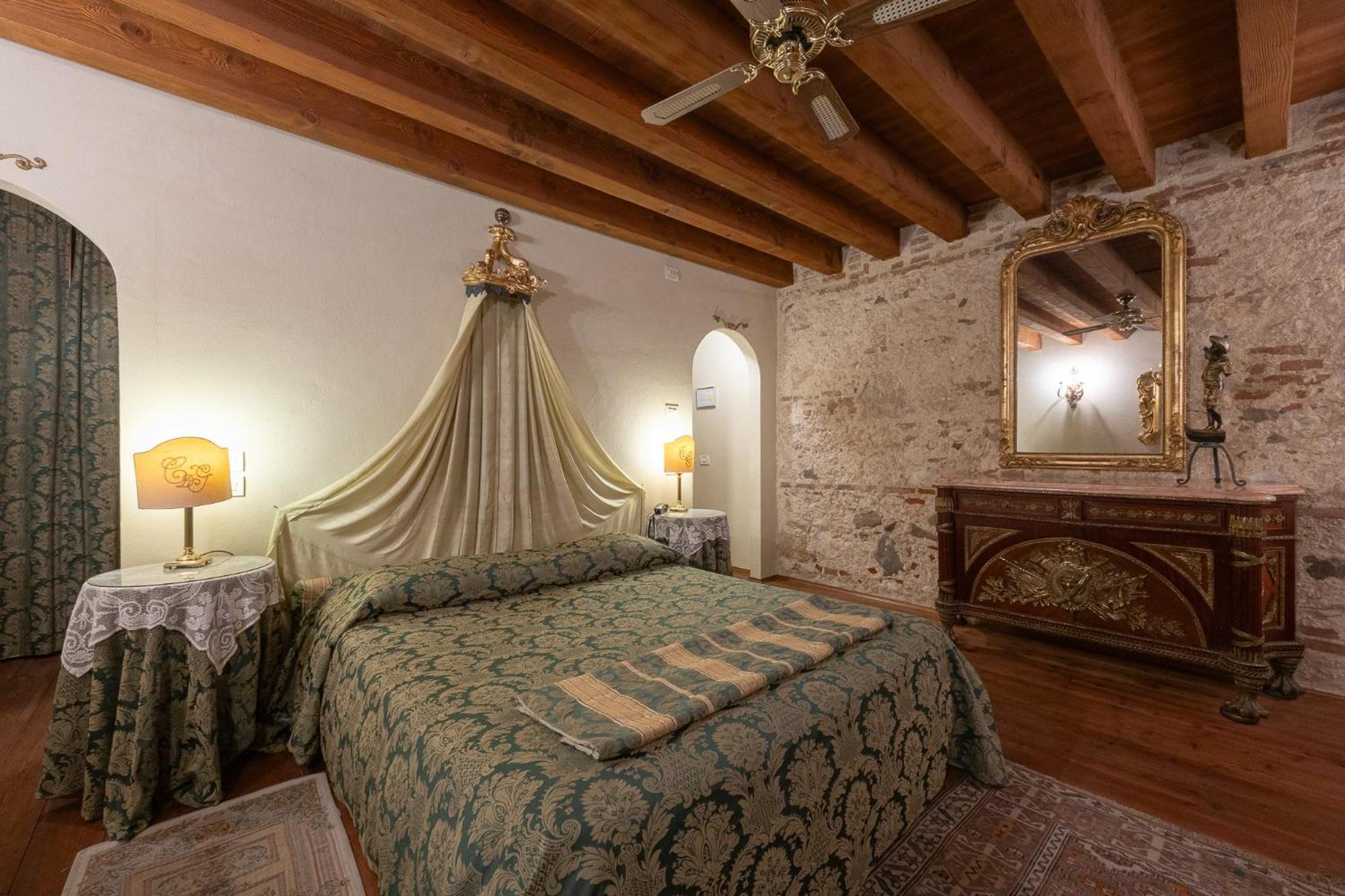 Locanda La Corte Dei Galli Carre Екстер'єр фото