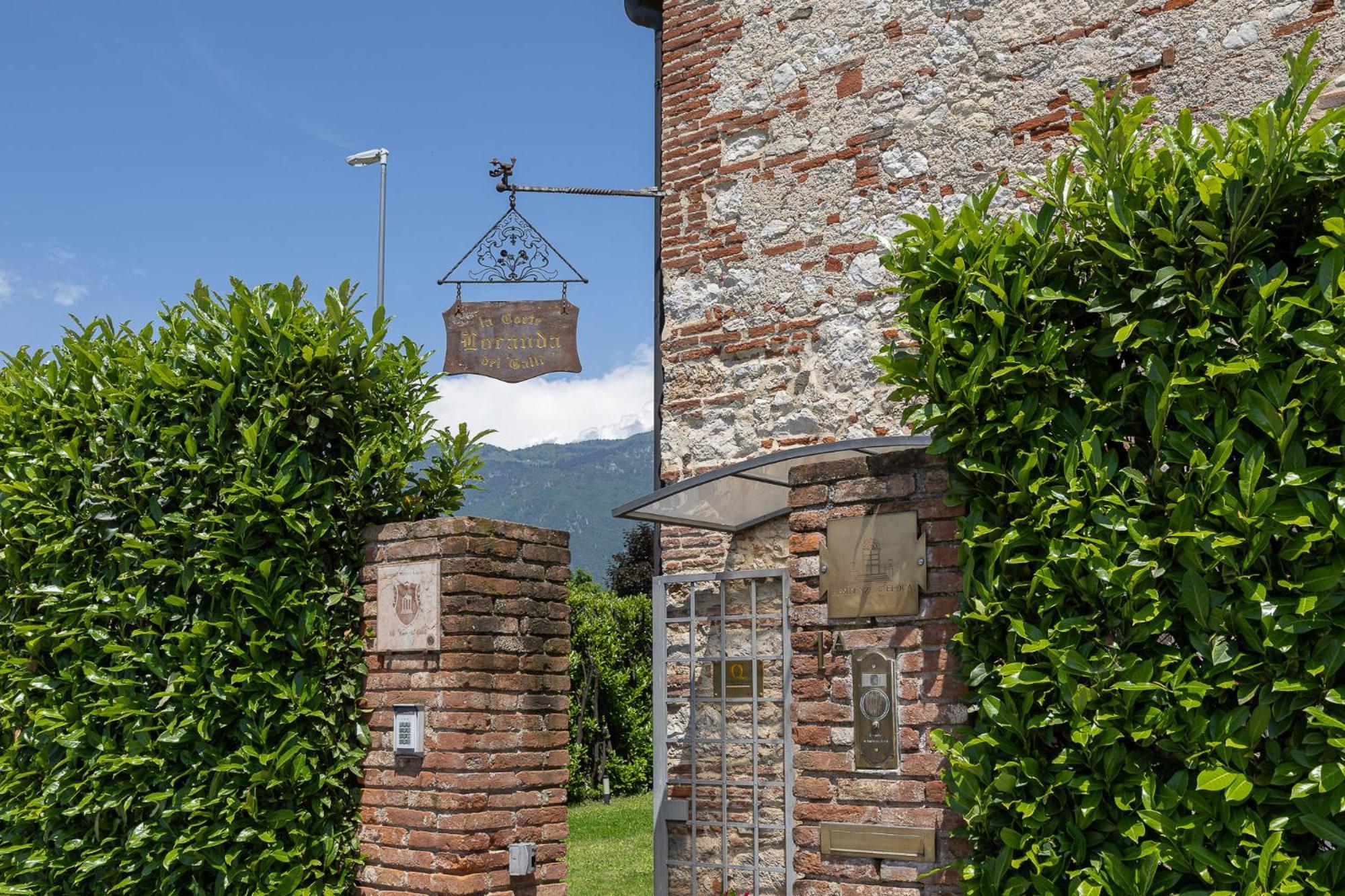 Locanda La Corte Dei Galli Carre Екстер'єр фото