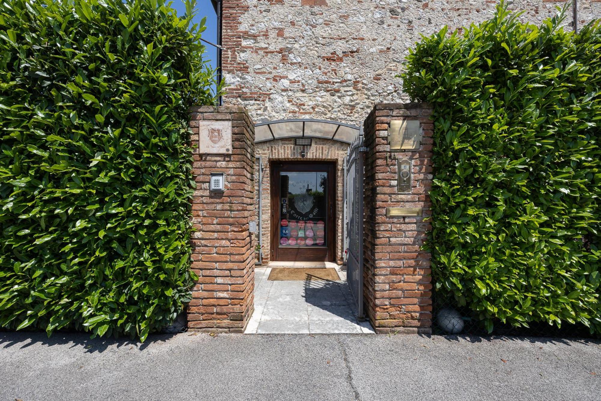 Locanda La Corte Dei Galli Carre Екстер'єр фото